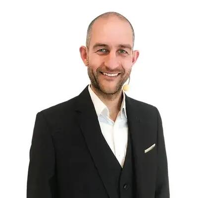 Duncan Stevens headshot